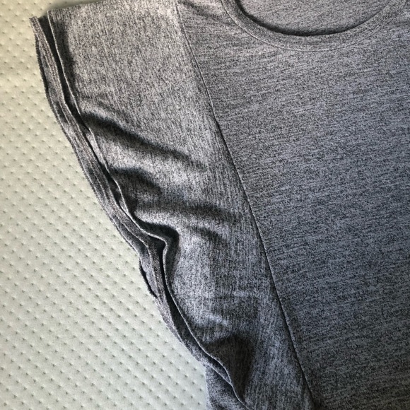 GAP Ruffle Top - Picture 2 of 10